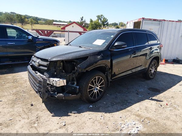 2018 TOYOTA HIGHLANDER SE