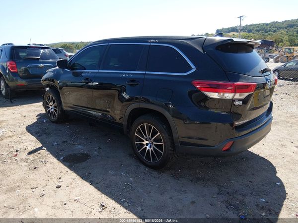 2018 TOYOTA HIGHLANDER SE