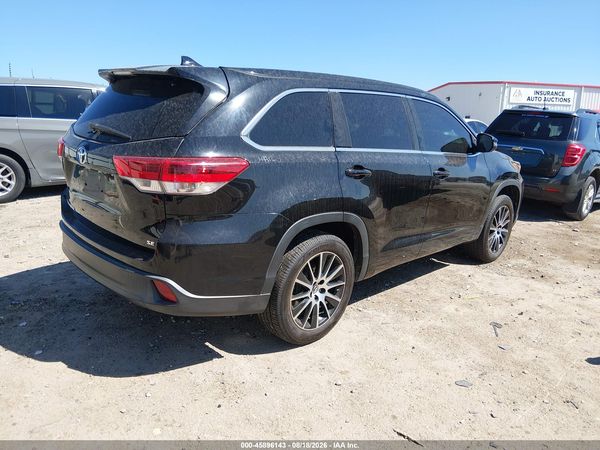2018 TOYOTA HIGHLANDER SE