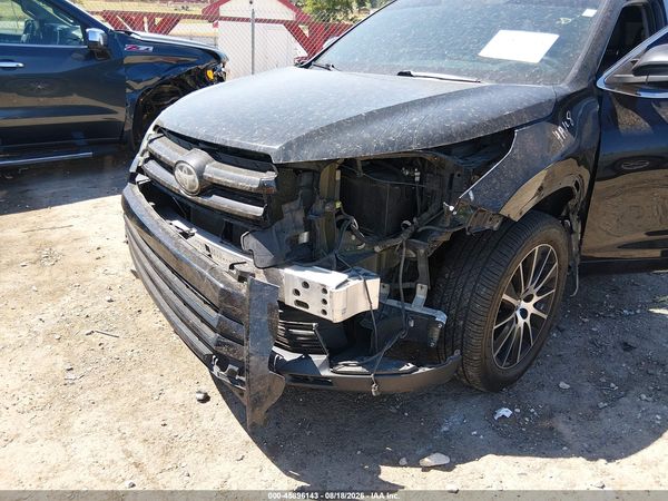 2018 TOYOTA HIGHLANDER SE