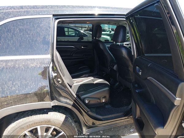 2018 TOYOTA HIGHLANDER SE