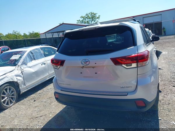 2019 TOYOTA HIGHLANDER SE