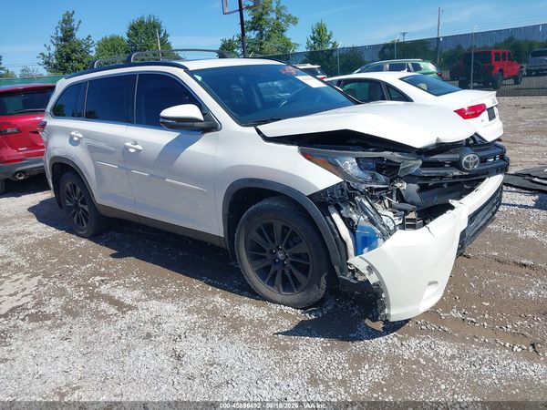 2019 TOYOTA HIGHLANDER SE