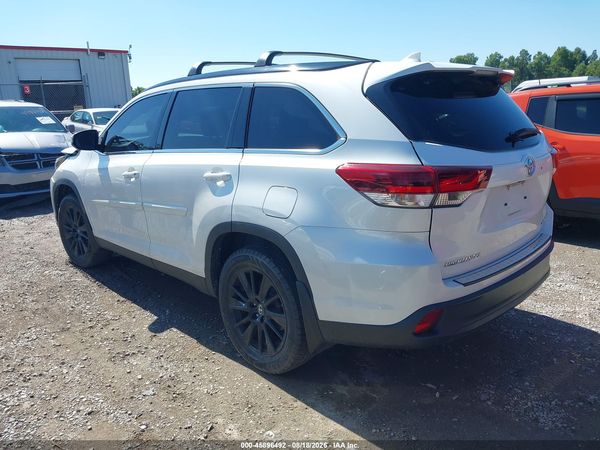 2019 TOYOTA HIGHLANDER SE