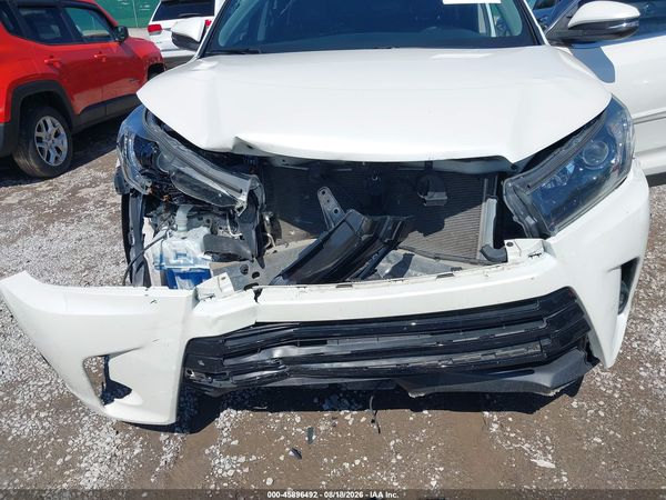 2019 TOYOTA HIGHLANDER SE