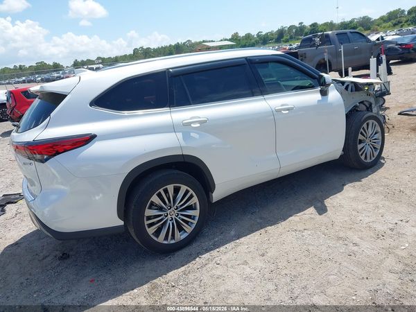 2023 TOYOTA HIGHLANDER HYBRID PLATINUM