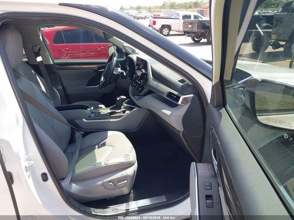 2023 TOYOTA HIGHLANDER HYBRID PLATINUM