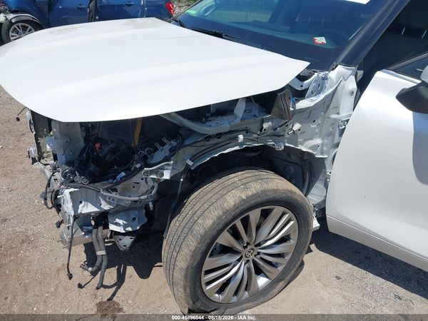 2023 TOYOTA HIGHLANDER HYBRID PLATINUM