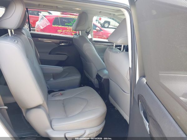 2023 TOYOTA HIGHLANDER HYBRID PLATINUM