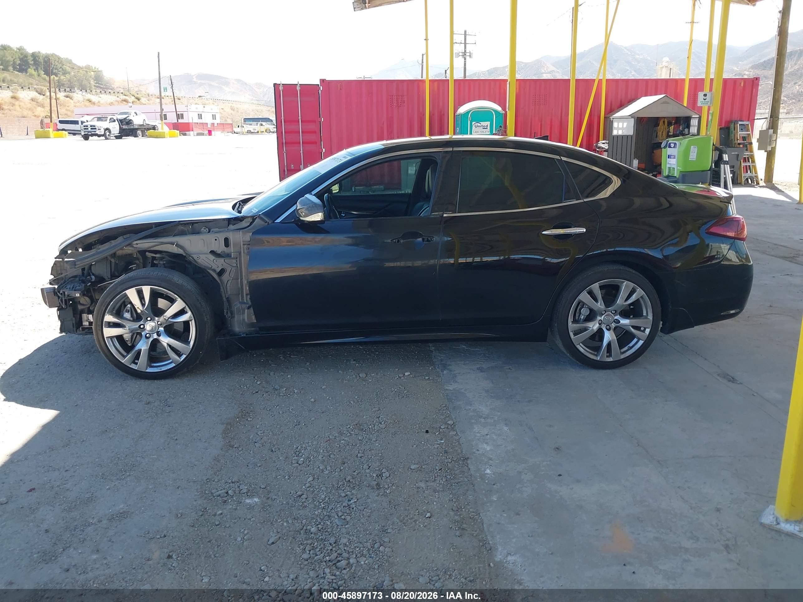 2016 INFINITI Q70 5.6