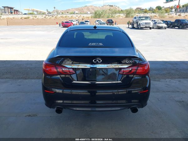 2016 INFINITI Q70 5.6
