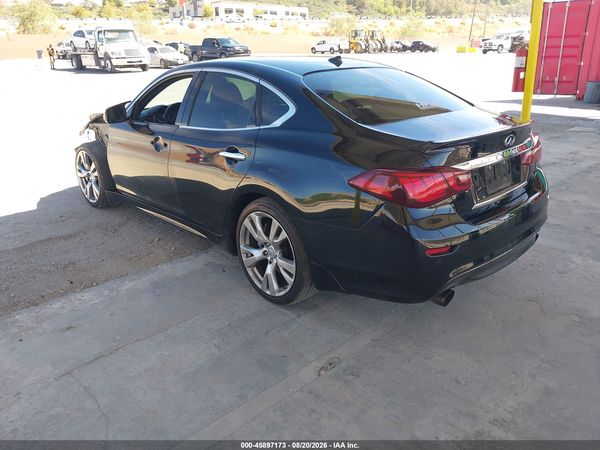 2016 INFINITI Q70 5.6