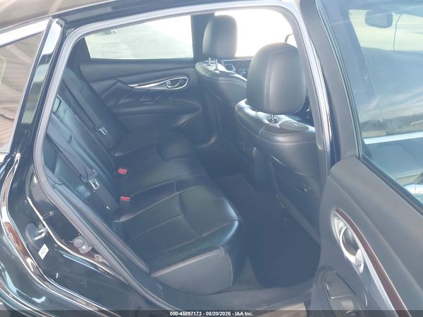 2016 INFINITI Q70 5.6