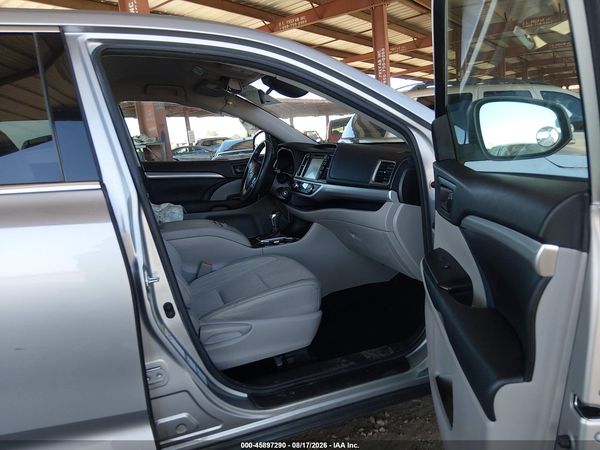 2017 TOYOTA HIGHLANDER LE PLUS
