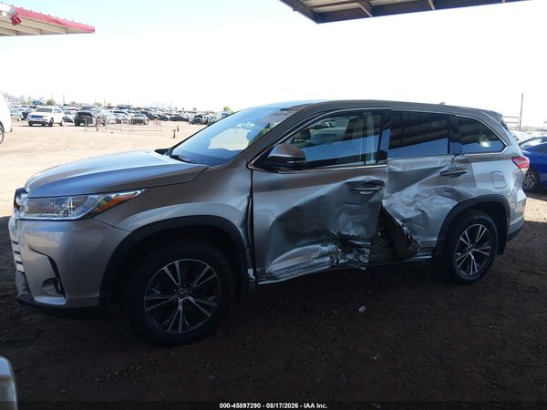 2017 TOYOTA HIGHLANDER LE PLUS