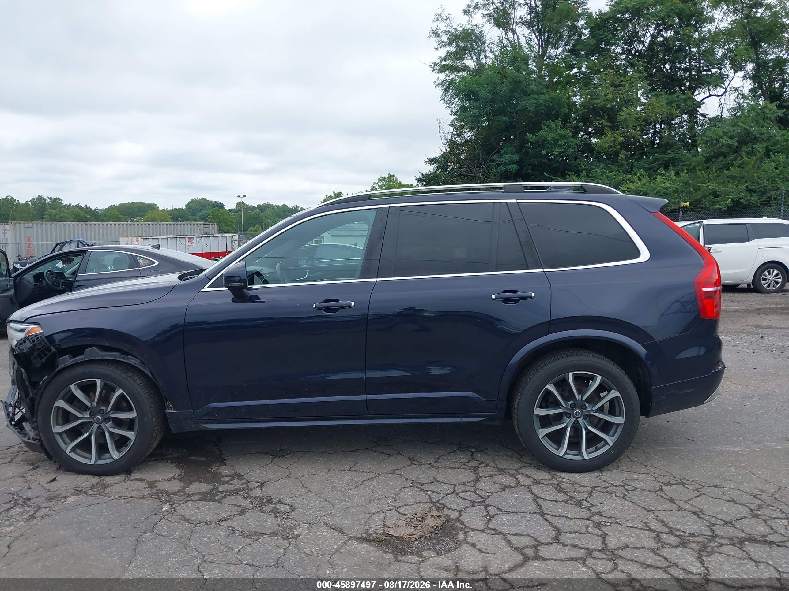2017 VOLVO XC90 T6 MOMENTUM