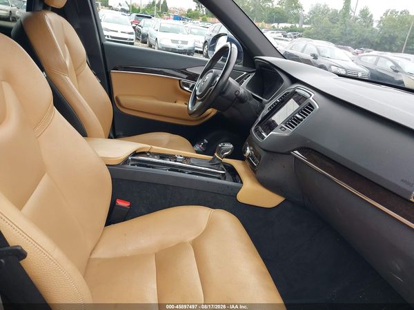 2017 VOLVO XC90 T6 MOMENTUM