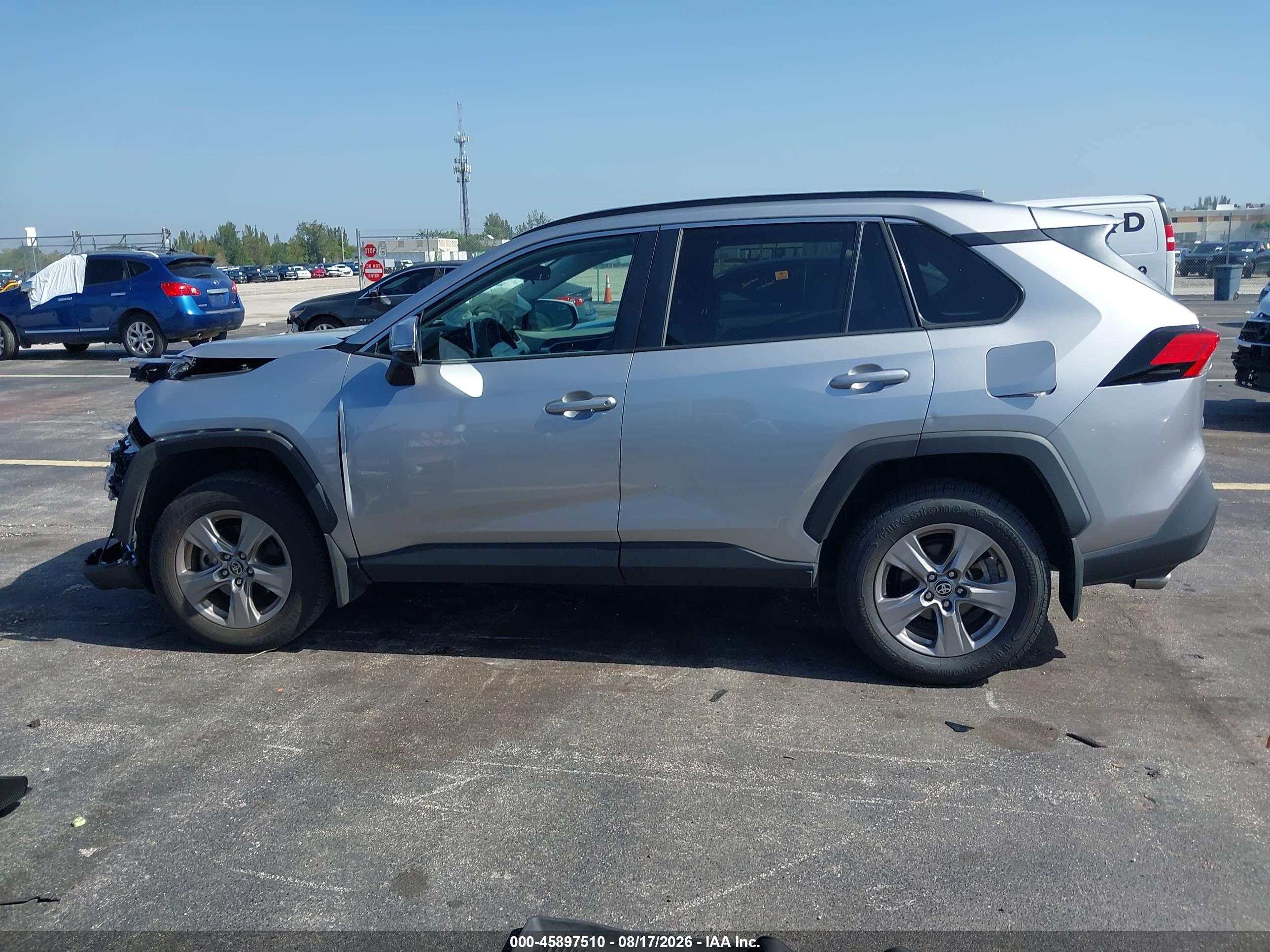 2025 TOYOTA RAV4 XLE