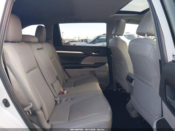 2019 TOYOTA HIGHLANDER XLE — I8