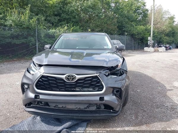 2022 TOYOTA HIGHLANDER LE