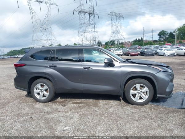 2022 TOYOTA HIGHLANDER LE