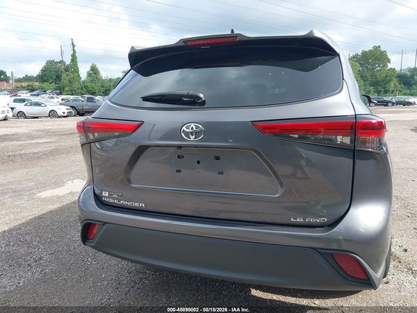 2022 TOYOTA HIGHLANDER LE