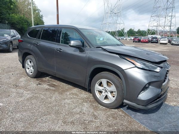 2022 TOYOTA HIGHLANDER LE