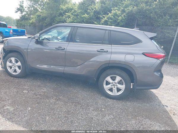 2022 TOYOTA HIGHLANDER LE