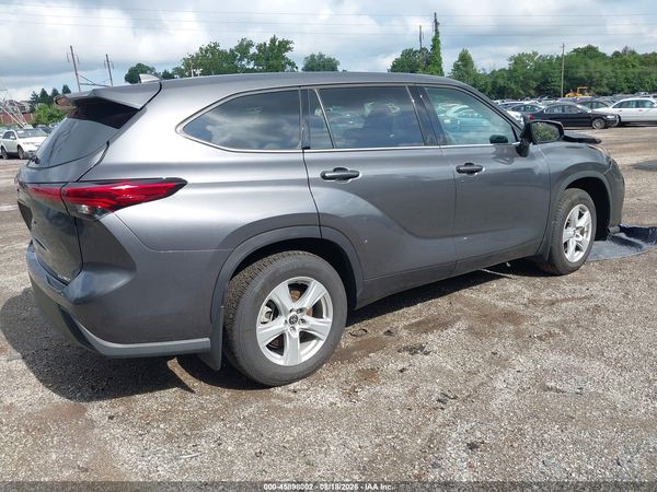 2022 TOYOTA HIGHLANDER LE