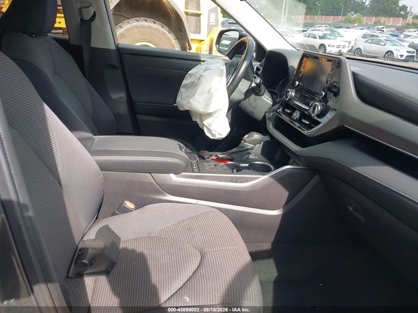 2022 TOYOTA HIGHLANDER LE