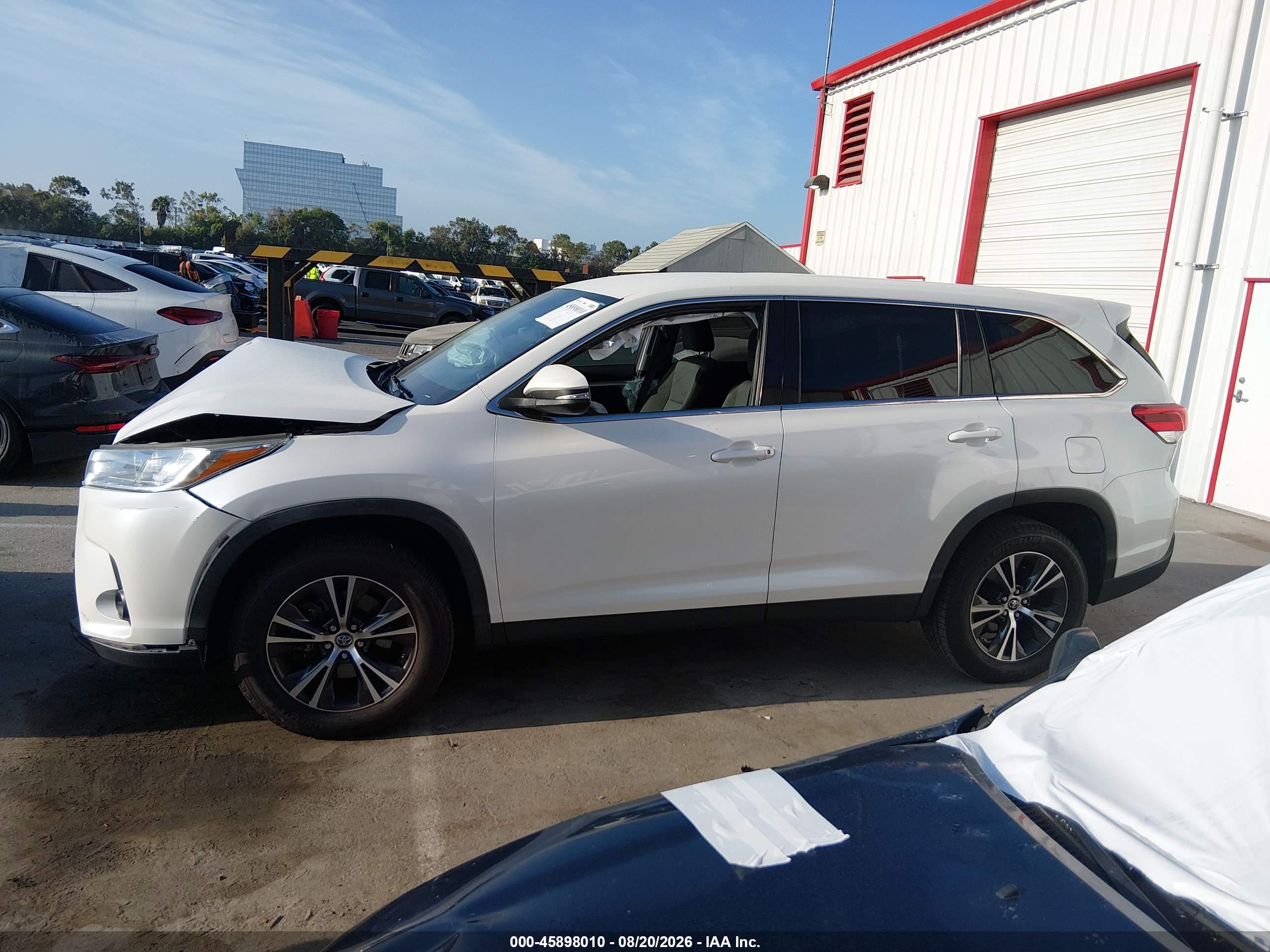 2019 TOYOTA HIGHLANDER LE