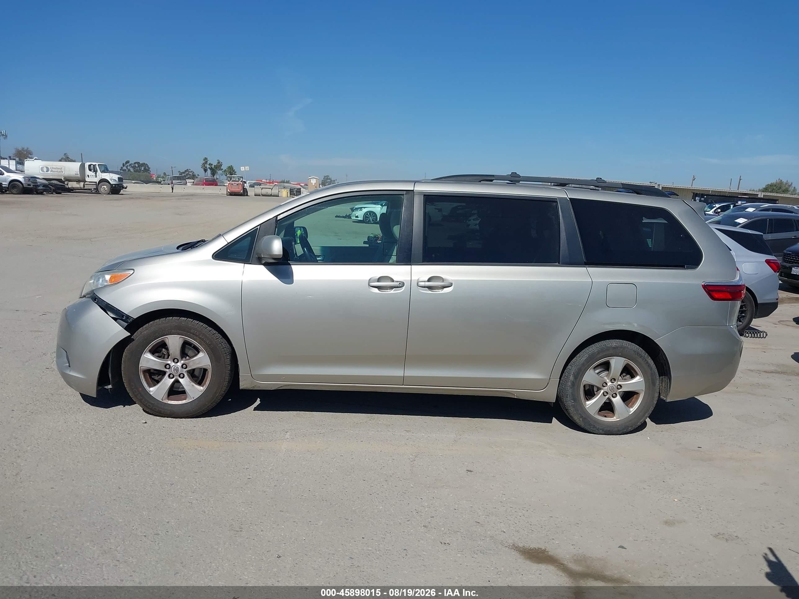 2017 TOYOTA SIENNA LE 8 PASSENGER