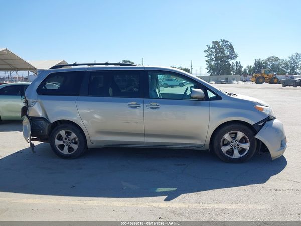 2017 TOYOTA SIENNA LE 8 PASSENGER