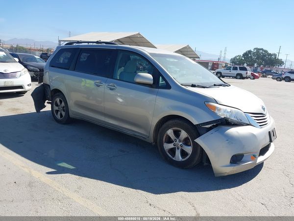 2017 TOYOTA SIENNA LE 8 PASSENGER