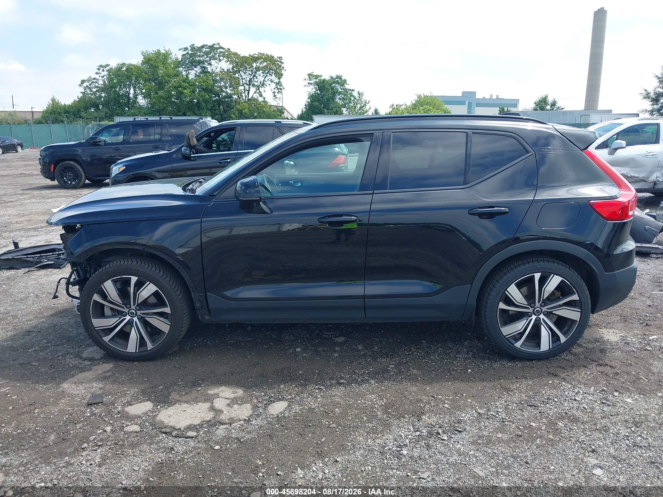 2022 VOLVO XC40 RECHARGE PURE ELECTRIC P8 TWIN PLUS