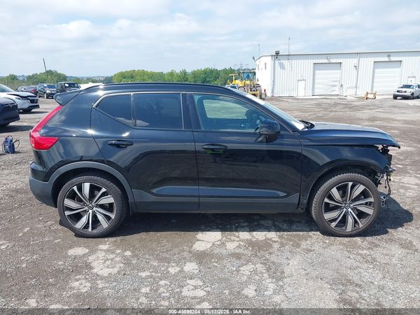 2022 VOLVO XC40 RECHARGE PURE ELECTRIC P8 TWIN PLUS