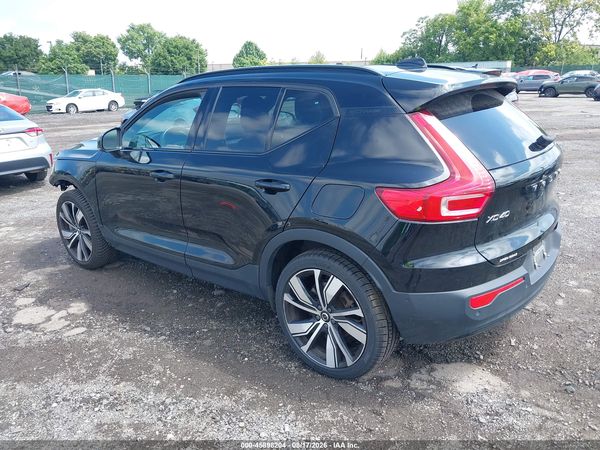 2022 VOLVO XC40 RECHARGE PURE ELECTRIC P8 TWIN PLUS