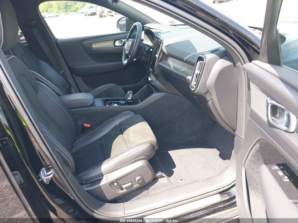 2022 VOLVO XC40 RECHARGE PURE ELECTRIC P8 TWIN PLUS