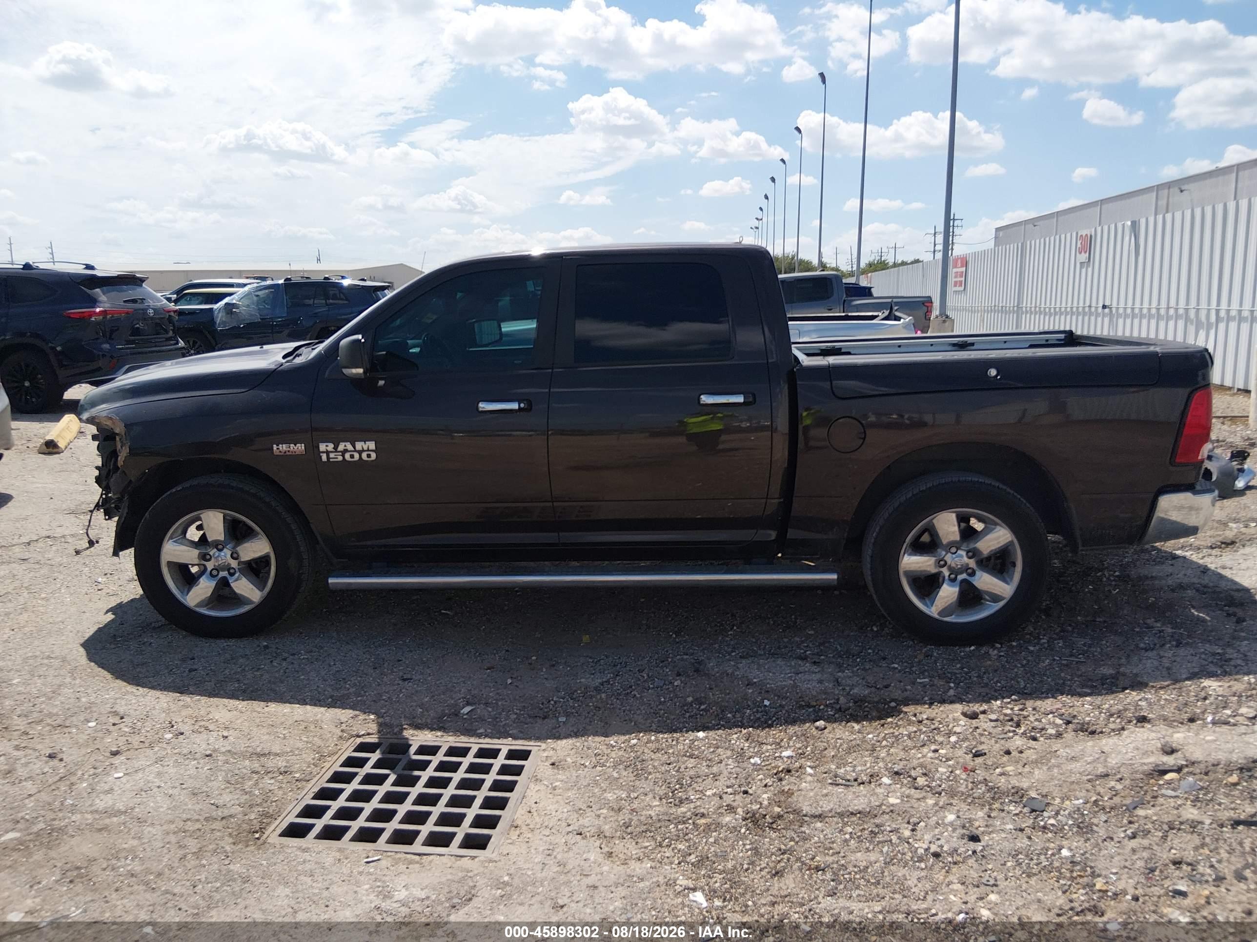 2016 RAM 1500 SLT