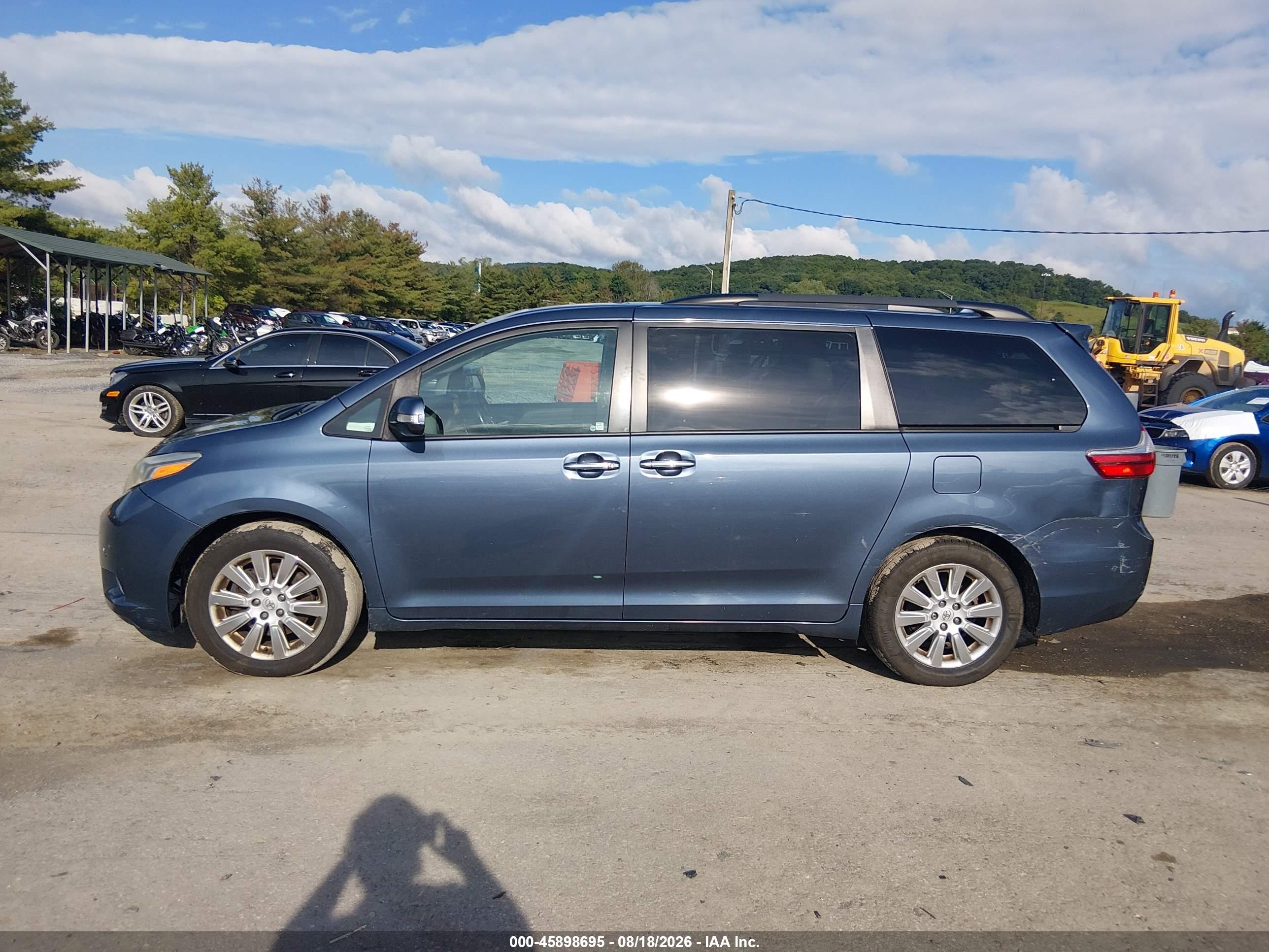 2015 TOYOTA SIENNA