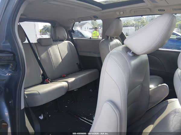 2015 TOYOTA SIENNA