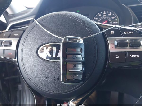 2017 KIA CADENZA PREMIUM
