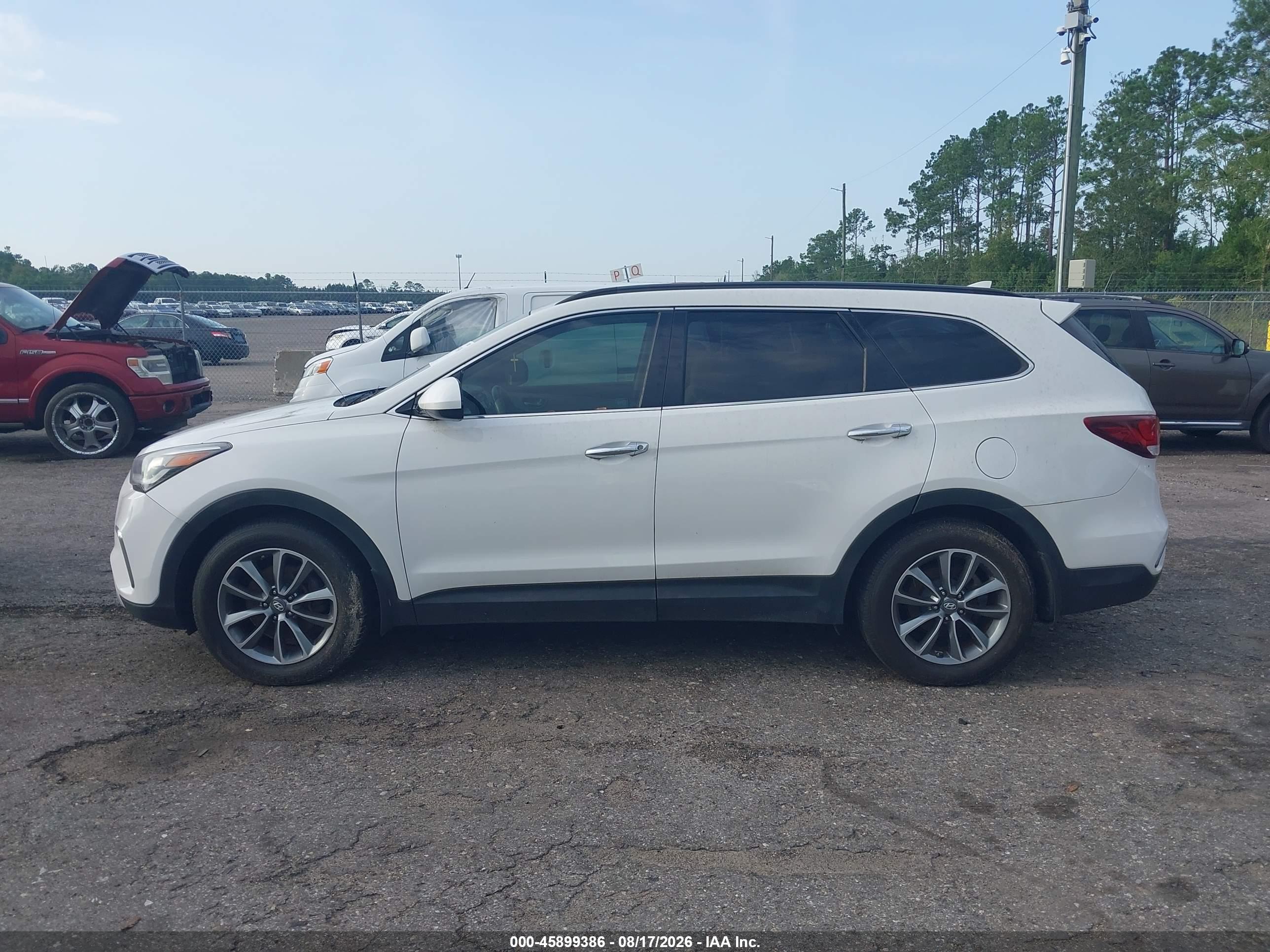 2017 HYUNDAI SANTA FE SE