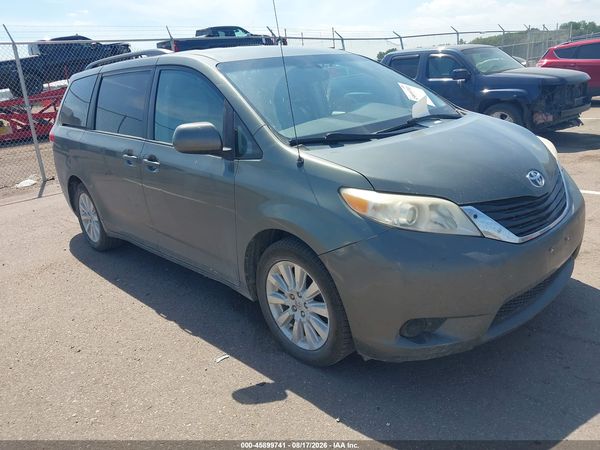 2013 TOYOTA SIENNA LE 7 PASSENGER — I1