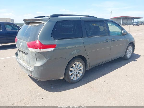 2013 TOYOTA SIENNA LE 7 PASSENGER — I4