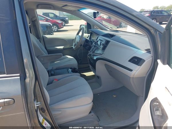 2013 TOYOTA SIENNA LE 7 PASSENGER — I5