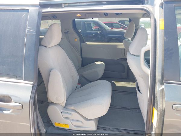 2013 TOYOTA SIENNA LE 7 PASSENGER — I8