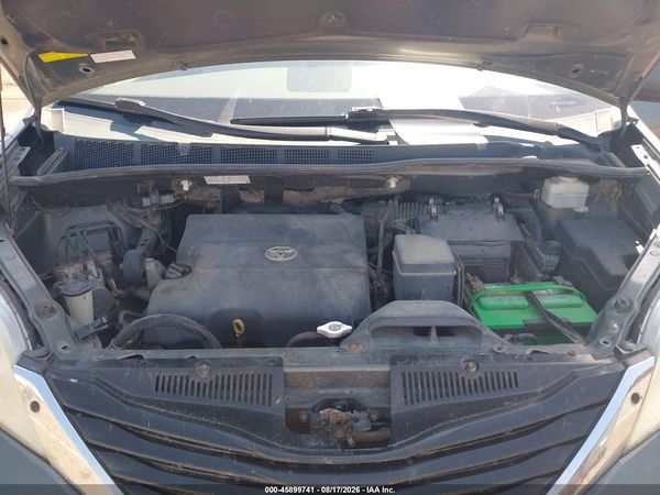 2013 TOYOTA SIENNA LE 7 PASSENGER — I10