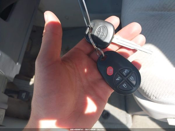 2013 TOYOTA SIENNA LE 7 PASSENGER — I11