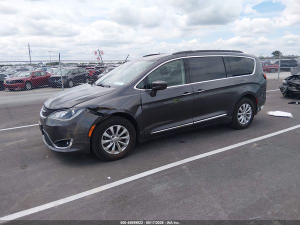2017 CHRYSLER PACIFICA — I2